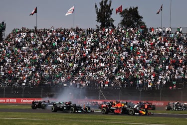 De nuevo en Norteamérica, dos semanas después, Verstappen arrasó con una fantástica salida en el Hermanos Rodríguez, adelantó a los dos Mercedes antes de la primera frenada y se escapó hacia el triunfo en un circuito en el que no se puede adelantar. 19 puntos de ventaja con cuatro carreras por delante parecían definitivos. 
