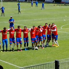 “El que no salte es un wilo mari…” y los jugadores de Chivas saltaron