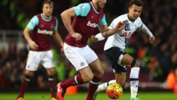 Andy Carroll y Dele Alli pugnan por un bal&oacute;n durante el West Ham - Tottenham Hotspur de Premier League. West Ham United y Tottenham Hotspur ser&iacute;an dos de los clubes afectados por la creaci&oacute;n de la European Super League.