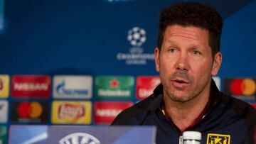 Atletico Madrid's Argentinian coach Diego Simeone looks on during a press conference at Santiago Bernabeu stadium in Madrid on May 1, 2017 on the eve of their UEFA Champions League semi-final first leg football match against Real Madrid. / AFP PHOTO / CURTO DE LA TORRE