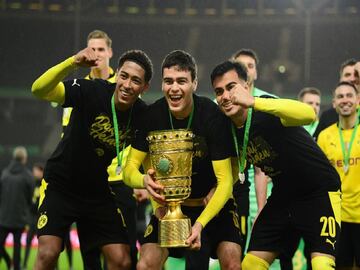 Otro de los que siguen los pasos de sus padres es Gio Reyna, hijo del histórico Claudio Reyna y que ya ganó su primer título con el Borussia Dortmund, tras levantar la Pokal de Alemania.