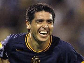 Juan Roman Riquelme of Argentina&#039;s Boca Juniors celebrates after scoring his team&#039;s second goal against Mexico&#039;s Toluca in a Copa Libertadores soccer match in Buenos Aires March 22, 2007. REUTERS/Marcos Brindicci (ARGENTINA)