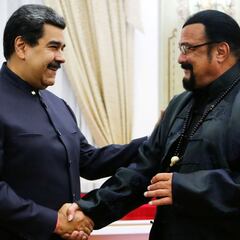 El curioso regalo de Steven Seagal al Presidente de Venezuela, Nicolás Maduro