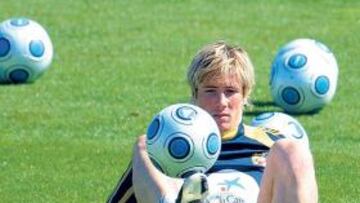 <b>ACONSEJA. </b>Fernando Torres en un entrenamiento de la Selección.