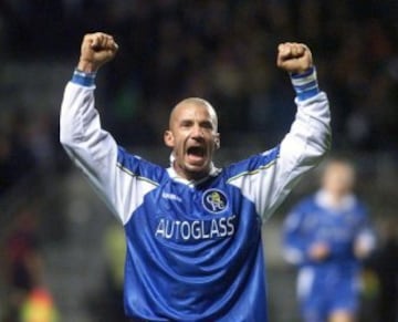 Vialli fue criado por su padre, un millonario hecho a sí mismo, en un castillo de 60 habitaciones llamado Castello di Belgioioso, en Cremona, junto con sus cuatro hermanos. Triunfó en el fútbol como entrenador y jugador. También juega golf 