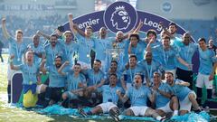 El Manchester City posando con el t&iacute;tulo de la Premier League.