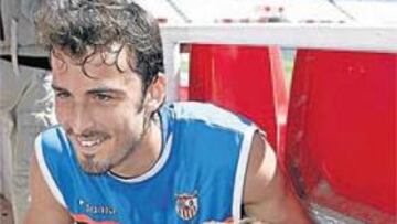 <b>PUERTA Y CASSIUS CLAY. </b>El sevillista Puerta llevó ayer al entrenamiento a su perro boxer.