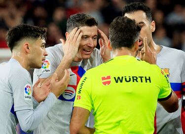 Who is Jesús Gil Manzano, the referee for Barcelona vs Real Madrid today?
