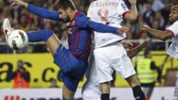 <b>DUBITATIVO. </b>Piqué tuvo un partido complicado, en el que alternó buenas acciones con errores.