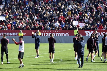 Los jugadores del equipo andaluz entrenaron acompañados por los ánimos y la alegría de miles de aficionados que no quisieron perderse a sus ídolos.