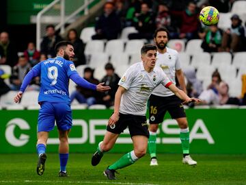 Íñigo, del Racing, frente al Andorra.