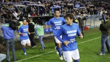 Urgencias. Los jugadores del Oviedo agradecen su apoyo a la afición.