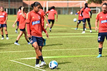 La Selección Colombia Femenina tuvo su primer entrenamiento en campo en la sede de Deportivo Cali previo al debut en Copa América Femenina ante Paraguay