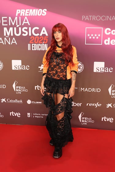 Vicco posando en la alfombra roja de los Premios de la Academia de la Música de España.
