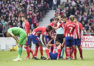 Pase al espacio de Thomas para dejar solo a Costa ante Bono, el brasileño la deja perfecta de cabeza y el francés remata a placer de volea para abrir el marcador. Diego Costa se queda tendido en el suelo sin consecuencias