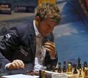 Carlsen vuelve a ganar y pone a Anand al borde del precipicio