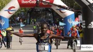 El keniano Patrick Korir ganó el maratón de Madrid con 2h12:07.