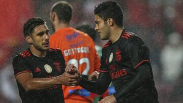 Jiménez reapareció con gol; bochorno del Porto y Layún