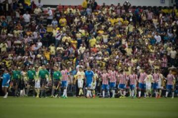 Así se vivió dentro del campo la gran batalla que sostuvieron Águilas y Chivas en el Estaduio Azteca este sábado por la noche.