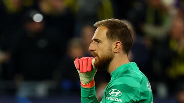 Soccer Football - Champions League - Quarter Final - Second Leg - Borussia Dortmund v Atletico Madrid - Signal Iduna Park, Dortmund, Germany - April 16, 2024  Atletico Madrid's Jan Oblak reacts after Borussia Dortmund's Ian Maatsen scores their second goal REUTERS/Wolfgang Rattay