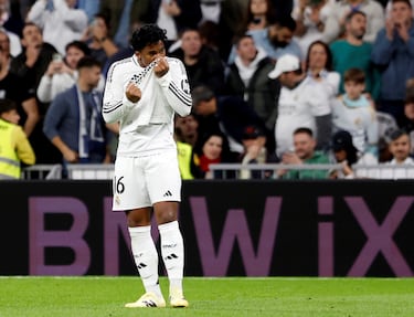 1-1. Endrick celebra el tanto que iguala el partido.