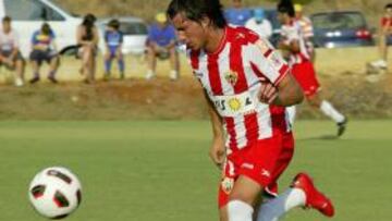 El Almería mejora en su juego y vence al Yeclano