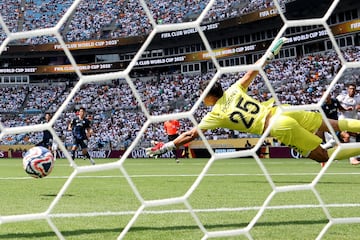 1-0. Fran Garc¨ªa asiste a Jude Bellingham en ¨¢rea del Pachuca. El jugador ingl¨¦s controla y saca un zurdazo raso, cruzado, para superar la estirada de Carlos Moreno.