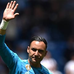 El adiós de Keylor: una foto con su mujer en el Bernabéu vacío