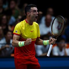 Bautista se crece ante Lehecka y da el primer punto a España