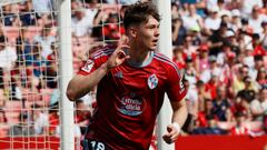 Larsen celebra un gol anotado contra el Sevilla en el Sánchez Pizjuán.