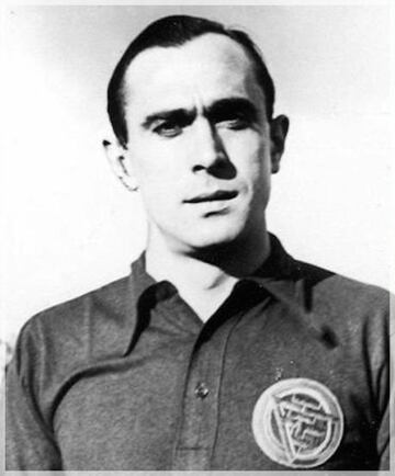 Sin embargo, el éxodo de varios de sus paisanos hacia tierras aztecas lo orilló a fichar primero con el Euzkadi y Asturias para después terminar su carrera como futbolista con las Águilas en 1943.