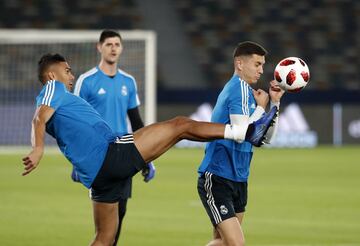 Javi Sánchez y Casemiro.