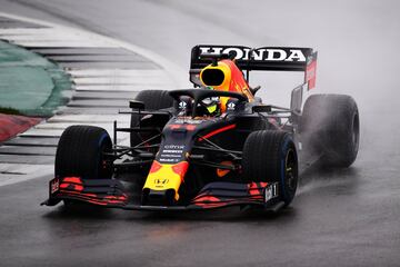 Sergio Pérez rodó con el RB15, monoplaza con el que la escudería compitió en el 2019, en el circuito de Silverstone.