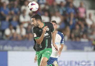 Rubén Alves protagonizó las dos acciones más comentadas del partido, el penalty a Luismi Cruz y el tremendo choque con Enric Gallego.