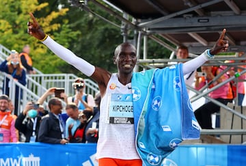 El récord de Kipchoge en imágenes