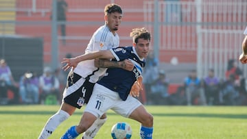 Futbol, Universidad Catolica vs Colo Colo.
Fecha 5, Liga de Primera 2025
El jugador de Universidad Catolica Clemente Montes, centro, disputa el balon con Alan Saldivia de Colo Colo durante un partido de primera division realizado en el estadio Santa Laura en Santiago, Chile.
06/07/2025
Andres Pina/Photosport
Football, Universidad Catolica vs Colo Colo.
5th turn, First Division League 2025
Universidad Catolica player Clemente Montes, center, vies for the ball against Alan Saldivia of Colo Colo during a first division match at the Santa Laura stadium in Santiago, Chile.
06/07/2025
Andres Pina/Photosport