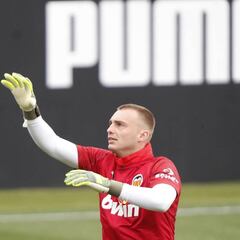 Cillessen se lesionó durante el calentamiento en Las Gaunas