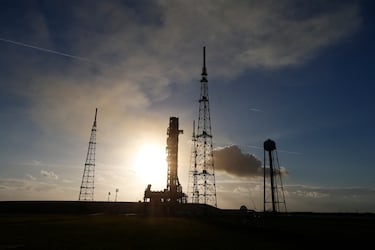 La plataforma de lanzamiento 39B permanece vacía tras el lanzamiento de la misión Artemis II de la NASA para sobrevolar la Luna.