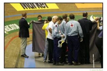 Isaac Gálvez falleció en noviembre de 2006 en el velódromo Kuipke de Gante, durante la disputa de la prueba de Madison en la prueba de los Seis Días de Gante. Se vio involucrado en una caída tras chocar con el ciclista belga Dimitri de Fauw. A consecuencia cayó contra la valla exterior del anillo, lo que le provocó la fractura de varias costillas que afectaron al corazón y a los pulmones. 
Las victorias más importantes las consiguió en la pista, donde fue campeón del mundo en especialidad de madison, siempre haciendo pareja con Joan Llaneras, su inseparable compañero. 