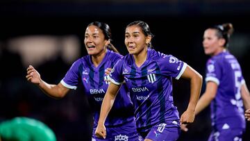 Dania Pérez festeja su gol en contra de Pumas en la ida de los cuartos de final.