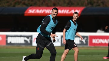 CAIRATE, ITALY - FEBRUARY 15: Zlatan Ibrahimovic and Maximilian Ibrahimovic of AC Milan in action during a AC Milan training session at Milanello on February 15, 2023 in Cairate, Italy. (Photo by Claudio Villa/AC Milan via Getty Images)