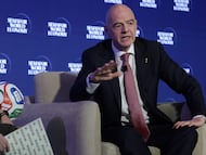 Durante un foro económico, el presidente de la FIFA nuevamente justificó los elevados precios de las entradas para el Mundial que tanta controversia han generado.