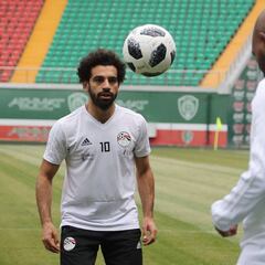 Salah completa su primer entrenamiento con Egipto