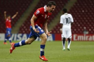 Angelo Henríquez no pudo jugar el Sudamericano por negativa de Manchester United, pero sí estuvo en el Mundial donde anotó dos goles. Se fue joven de Universidad de Chile y después de la Sub 21 de Manchester United y Zaragoza, se consolida en el Dinamo Zagreb.