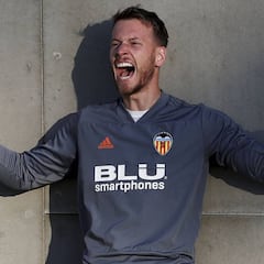 Neto, un fichaje que ignora a La Masia y que tapona a Iñaki Peña