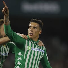 Tello sonríe, aunque con Rubi juega menos que con Setién