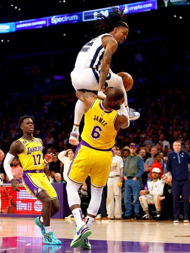 Memphis Grizzlies volvió a caer en el Crypto.com Arena de Los Ángeles ante los Lakers (117-111), y van 3-1 por detrás en la serie a pesar del esfuerzo de un Ja Morant que en uno de sus vuelos acabó sentado sobre el Rey LeBron James.