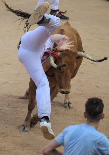 Este 7 de julio ser¨¢n los toros de la ganader¨ªa N¨²?ez del Cuvillo los que recorran las calles de la capital navarra. De esta forma comienza as¨ª el primero de los ocho encierros de las fiestas.
