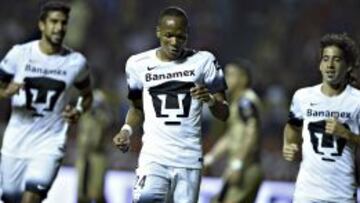 Luis Qui&ntilde;ones festeja uno de sus dos tantos frente a Dorados de Sinaloa en la Jornada 6 del Clausura 2016.