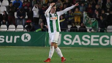 Sergi Guardiola celebra un gol con el C&oacute;rdoba la temporada pasada.